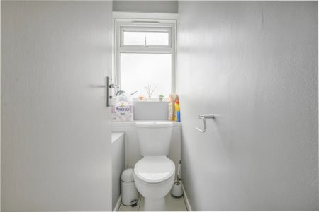 Wick Road – Room 4 - Photo 5