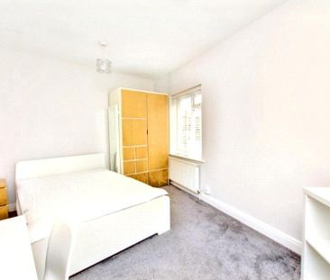 4 bedroom end of terrace house to rent - Photo 6