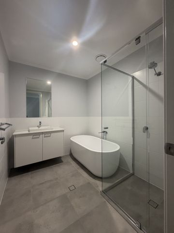 BEAUTIFUL LIGHT FILLED HOME! - Photo 4