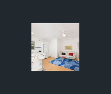 Beachside Living: Huge Bedroom, Modern Kitchen & Walk to Dee Why Beach - Photo 2