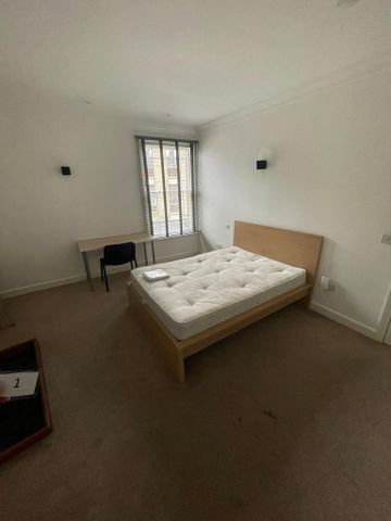 6 bedroom house to rent - Photo 2