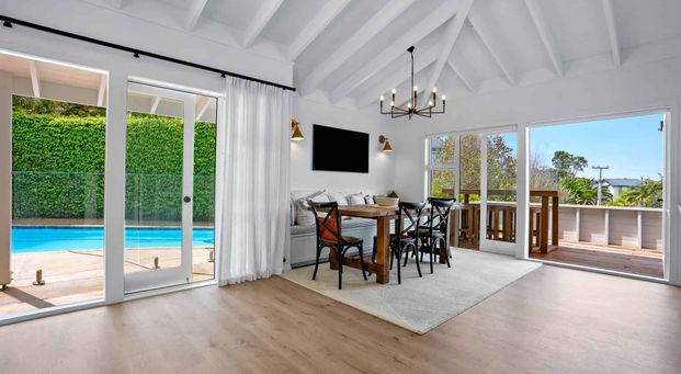 The Dress Circle - Photo 1