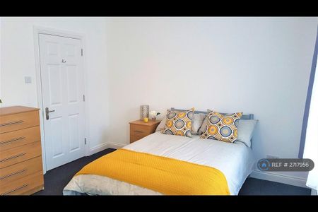 1 bedroom in a house share to rent - Photo 2