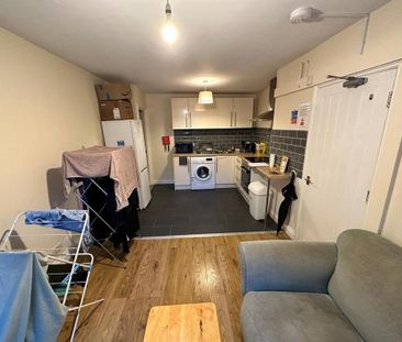 2 bedroom flat to rent - Photo 6