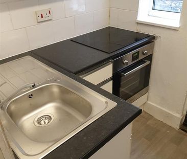 1 Bed Flat, Peter Road, L4 - Photo 2