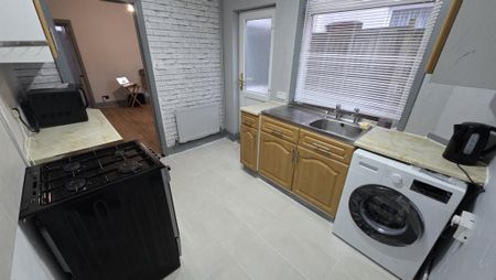 3 bedroom terraced house to rent - Photo 4