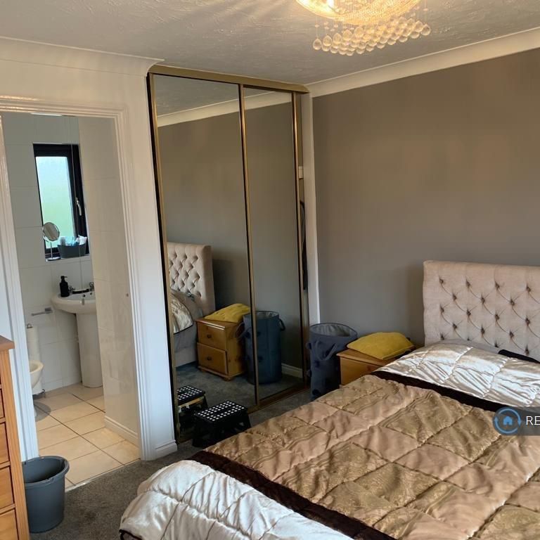 4 bedroom detached house to rent - Photo 1