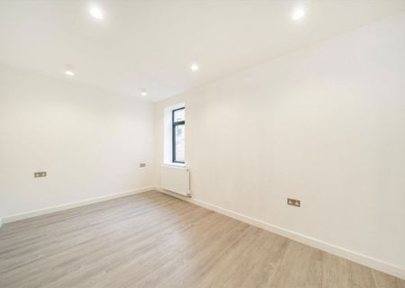 Wimbledon Hill Road, SW19 7PA, London - Photo 2