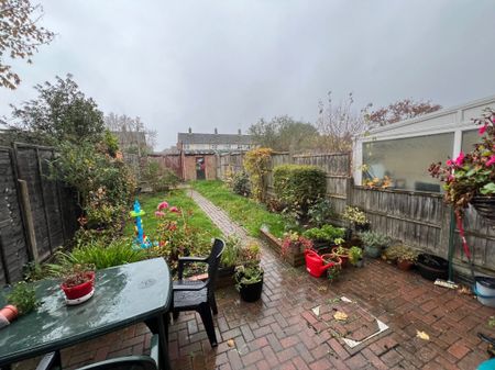 Potters Field, Harlow - Photo 4