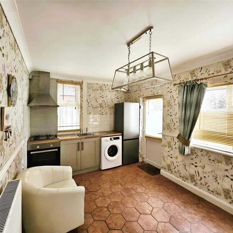 2 bedroom semi-detached house to rent - Photo 1