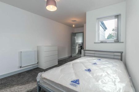 7 bedroom semi-detached house to rent - Photo 4