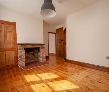 3 bedroom character property to rent - Photo 2