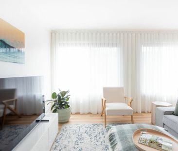 Fully Renovated & Beautifully Furnished Coastal Apartment with Ocea... - Photo 5