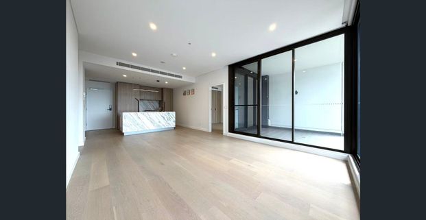 Bright & Spacious Northeast-Facing Apartment with Garden Views - Photo 1