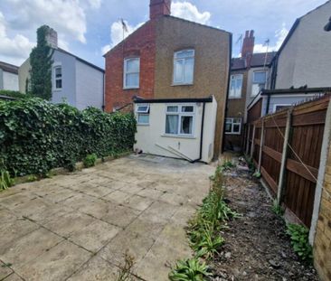 3 bed Mid Terraced House for Rent - Photo 6