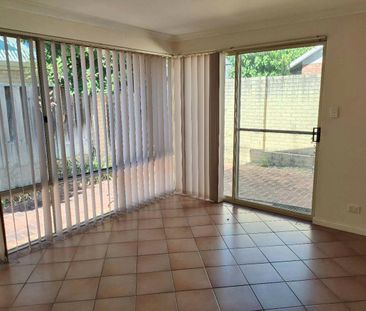 Convenient location and low-maintenance 4x2 house - Photo 1