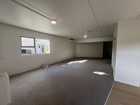 Charming self contained flat. - Photo 4