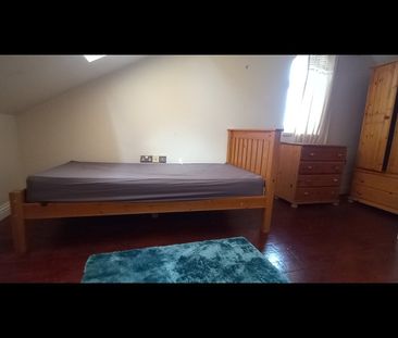 Room in a Shared House, Hall Lane, LS12 - Photo 1