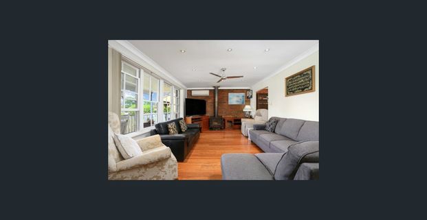 Huge 5 Bedroom Family Home With A Pool - Photo 1