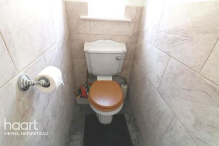 1 bedroom in a house share to rent - Photo 5