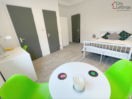 1 Bedroom Studio - Photo 2