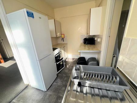 2 bedroom flat to rent - Photo 5