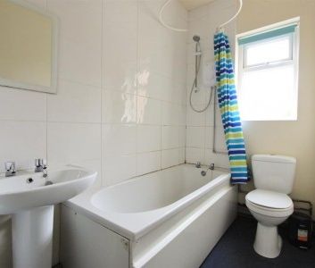 4 bedroom House To Rent - Photo 1