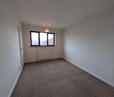 2 bedroom end of terrace house to rent - Photo 3