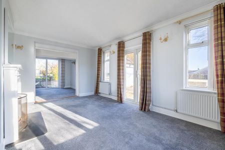 4 bedroom detached house to rent - Photo 2