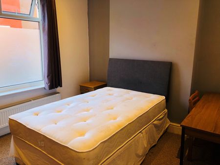 4 Bed Terraced House, Naburn Street, M13 - Photo 4