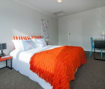 Spacious 4 Bedroom Family Home in Taita - Photo 4