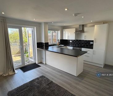 3 bedroom terraced house to rent - Photo 2