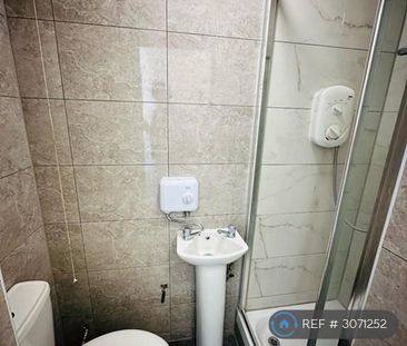 1 bedroom in a house share to rent - Photo 6