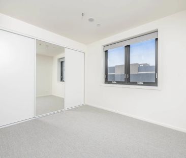 Modern 2 Bedroom Apartment - Photo 2