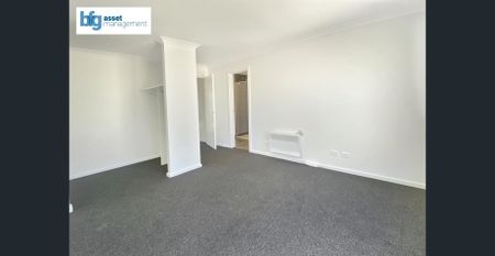 Modern 3-Bedroom Townhouse with Single Garage in Deanside - Photo 4