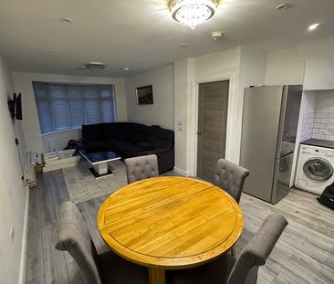 3 Bed Terraced House, Hurst Way, LU3 - Photo 4