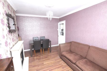 2 bedroom Maisonette to let - Photo 5