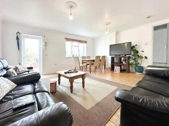 7 bedroom semi-detached house to rent - Photo 1