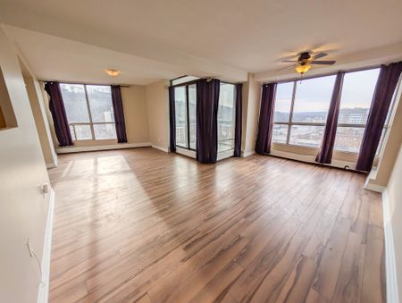 **ALL INCLUSIVE** Beautiful 2 Bedroom Condo in Hamilton!! - Photo 3