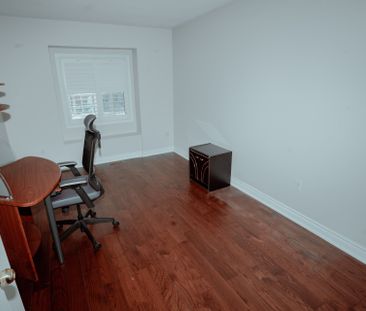 For Lease - 945 Mandolin Place, Mississauga, Ontario - Photo 3