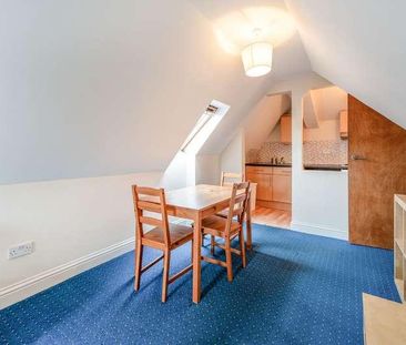 Flat F, Madeley Road, W5 - Photo 3