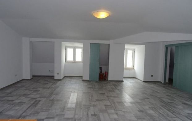 Vila,10 camere,Zona Titan. - Fotografie 1