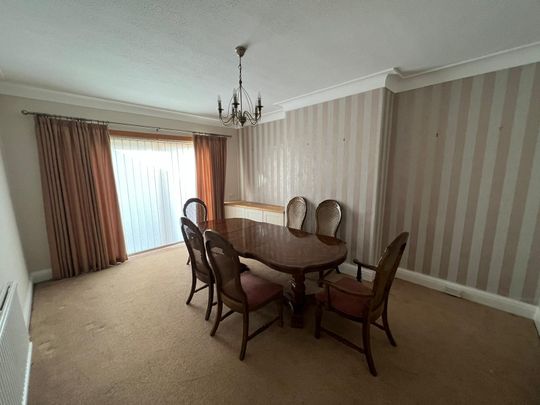 Scott Hall Road, Leeds, LS17 - Photo 1