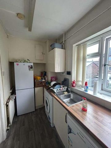 Hilltop Court, Manchester, M14 - Photo 2