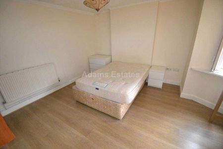 5 bedroom semi-detached house to rent - Photo 3