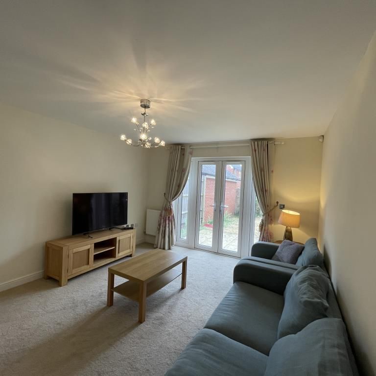 1 bedroom in a house share to rent - Photo 1