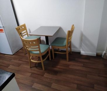 4 bedroom private hall to rent - Photo 2