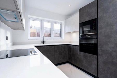 4 bed house to rent in Chapel Croft, Kings Langley, WD4 - Photo 5