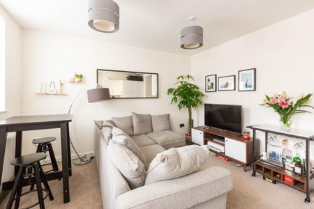 1 bedroom ground floor flat to rent - Photo 2