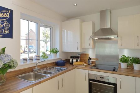 2 bedroom semi-detached house to rent - Photo 4